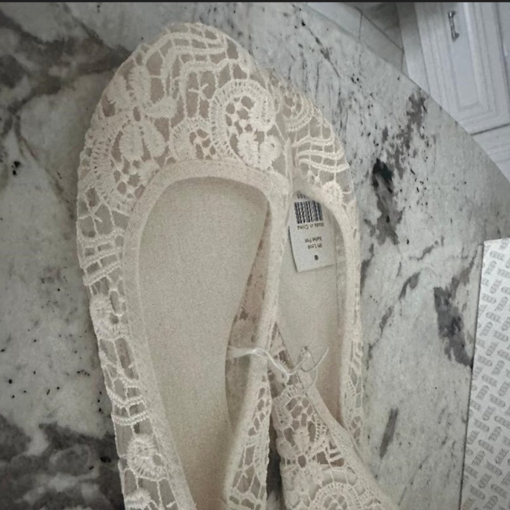 Ballet Flats - Ivory. Linen lace pattern blend.  US size 9.  New.